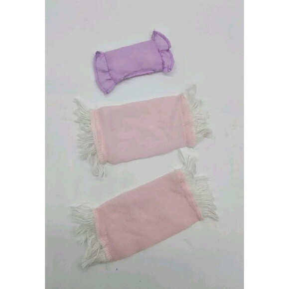 Vintage 1980s Barbie Dream House Rugs? And Pillow Mattel Accessories Doll House - Picture 4 of 9